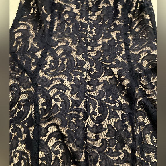 Black lace dress with nude background - Picture 4 of 6